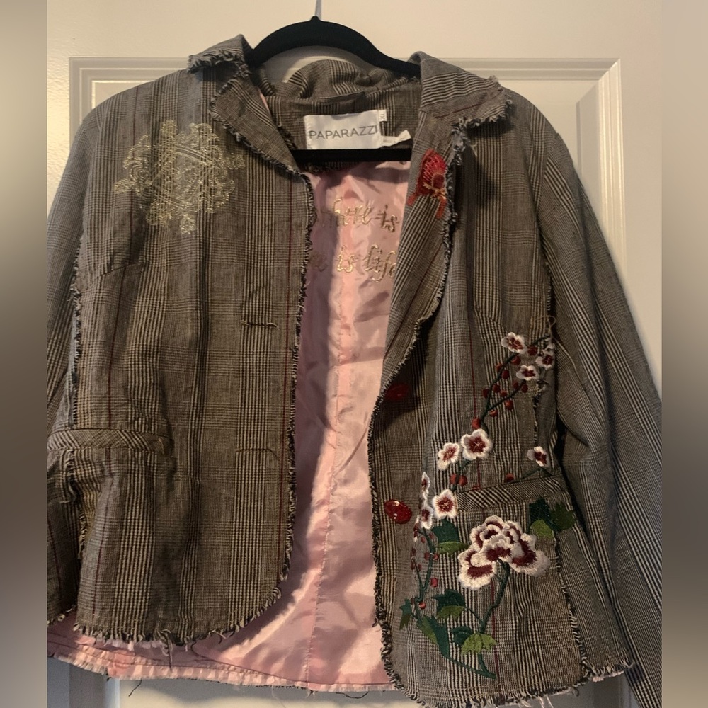 Embroidered and full lined crop blazer